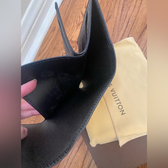 Louis Vuitton new without tags black wallet. - Picture 9 of 9